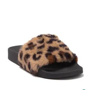 NWT Steve Madden Softey Leopard Slide